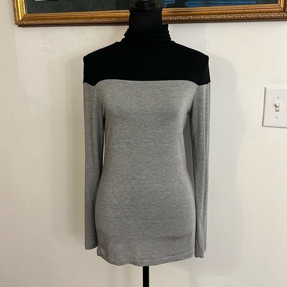 Banana Republic Two-Tone Long Sleeve Top, Sz. M. - Picture 1 of 9